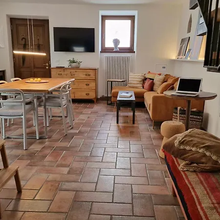 Giovanna's Home, Historic Town House With Garden Holiday home Riva del Garda