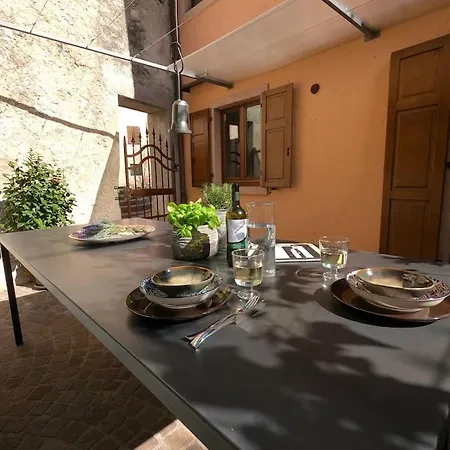 Holiday home Giovanna's Home, Historic Town House With Garden Riva del Garda
