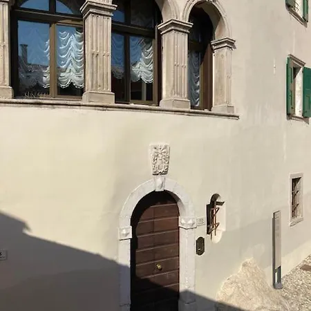 Holiday home Giovanna's Home, Historic Town House With Garden Riva del Garda