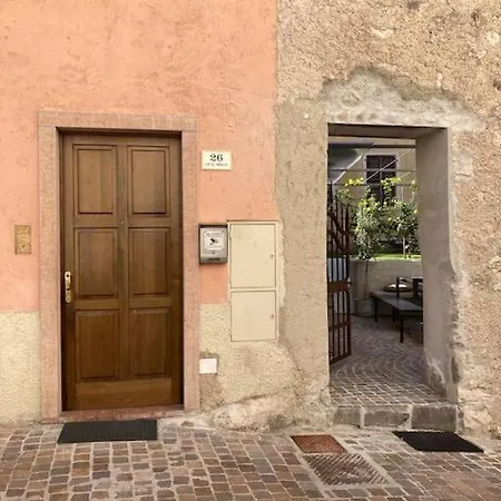 Giovanna's Home, Historic Town House With Garden Holiday home *