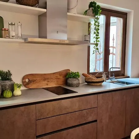 Holiday home Giovanna's Home, Historic Town House With Garden Riva del Garda