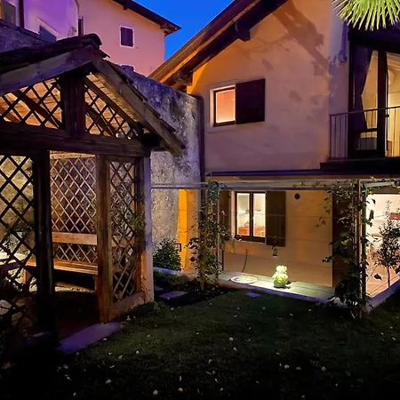 Giovanna's Home, Historic Town House With Garden Holiday home Riva del Garda